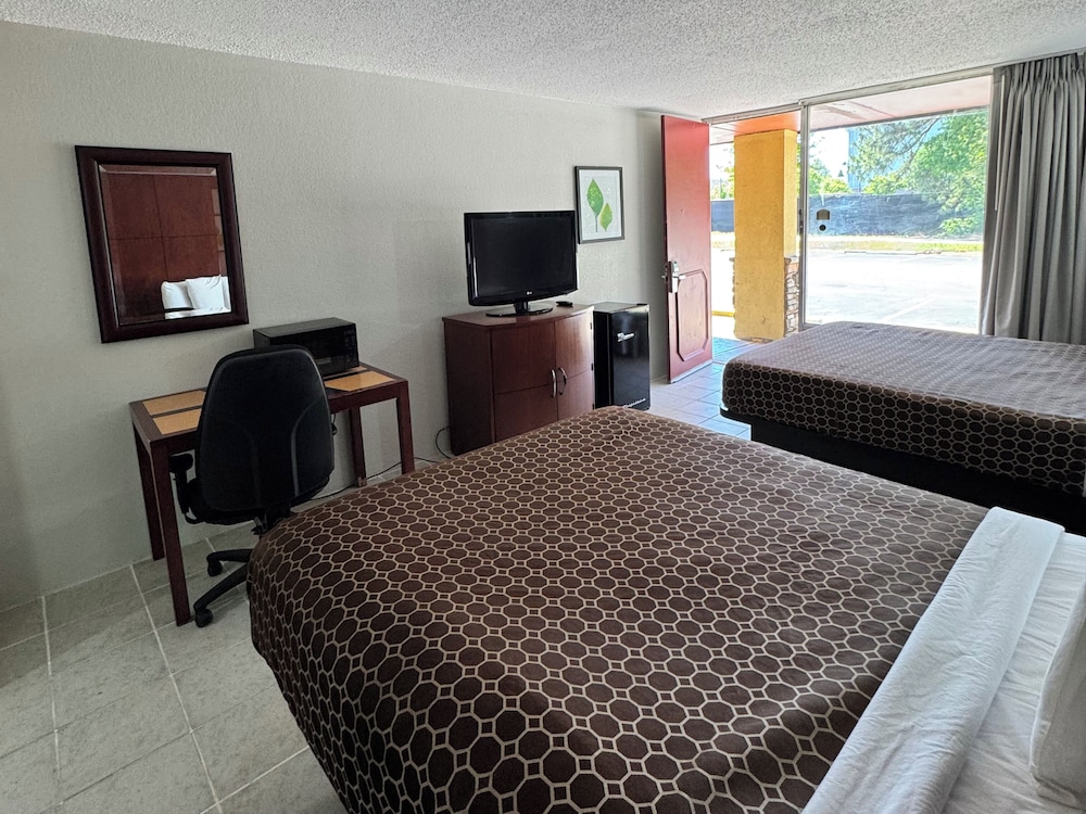 Budgetel Inn Phenix City - photo 10