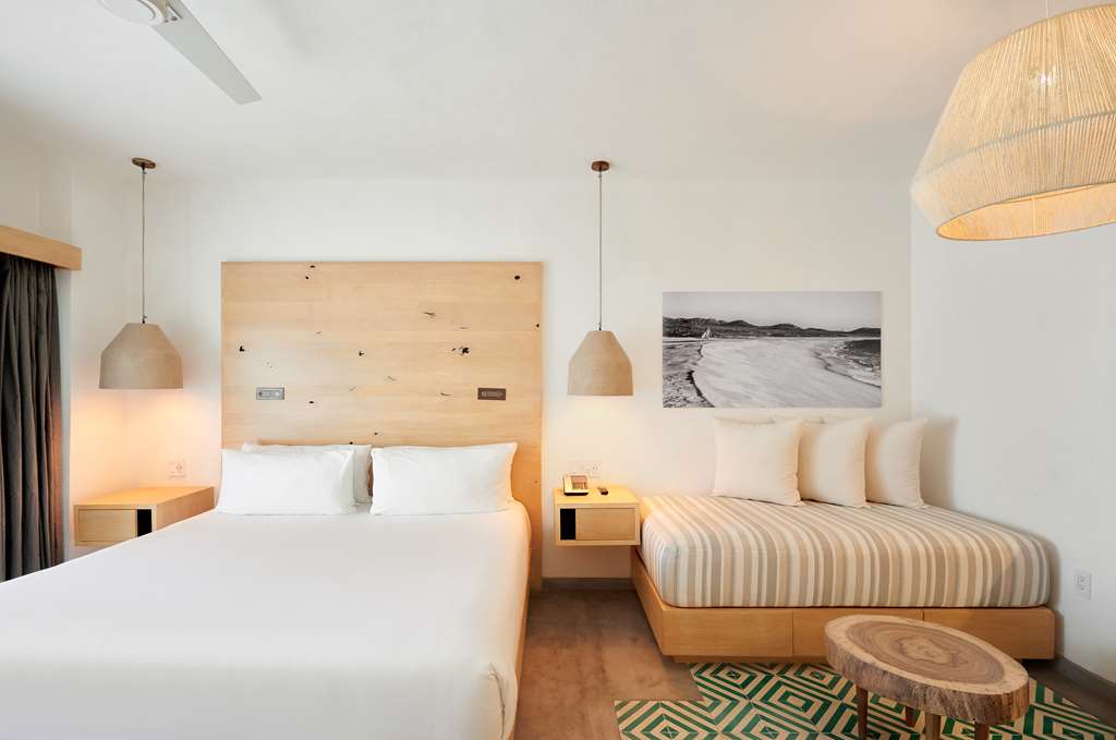 Poolside Suite Single with Jacuzzi Bahia Hotel & Beach House