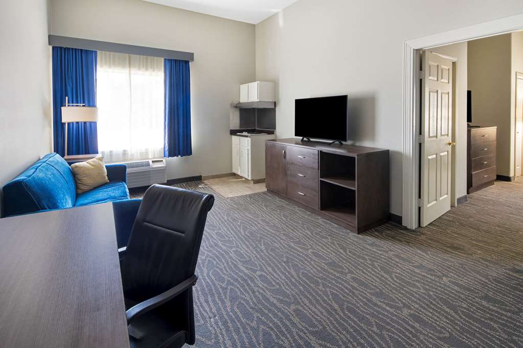 La Quinta Inn & Suites by Wyndham Brownsville North - photo 46