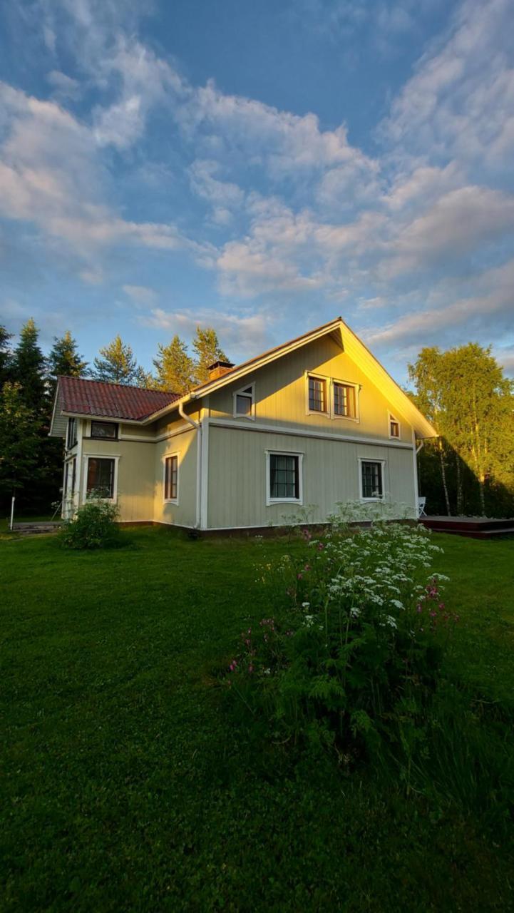 Villa SinettäStar Traditional Lapland Chalet — 4-Star Luxury Hotel in Rovaniemi, Finland