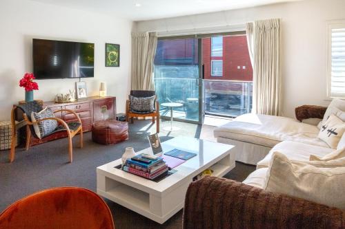 Central City Retreat Stylish 3BR and Parking — 4-Star Luxury Hotel in Christchurch, New Zealand