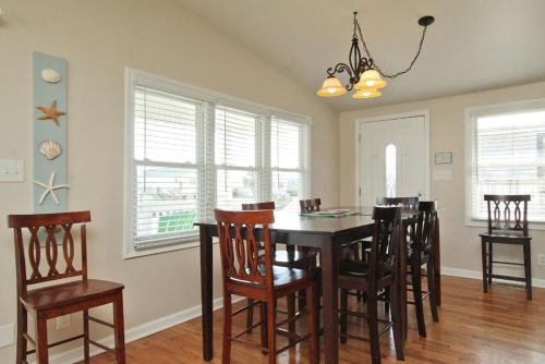 This Is It by Oak Island Accommodations - photo 20