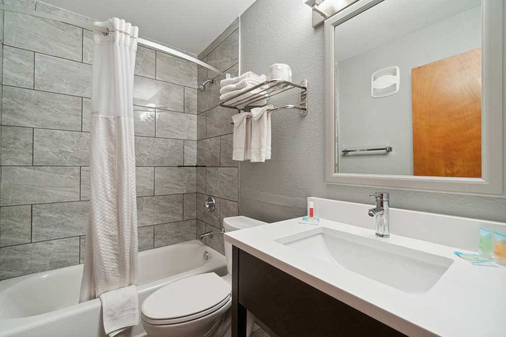Super 8 by Wyndham Kenosha Pleasant Prairie - photo 12