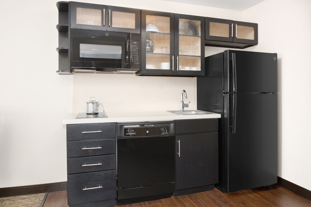 Candlewood Suites Pueblo by IHG - photo 13