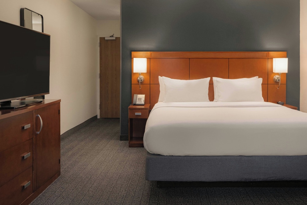 Courtyard by Marriott Louisville East - photo 10