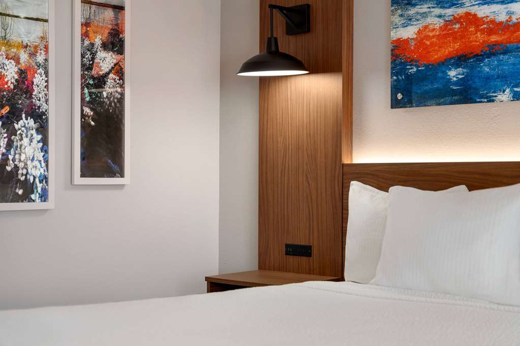 La Quinta Inn & Suites by Wyndham Stephenville - photo 29