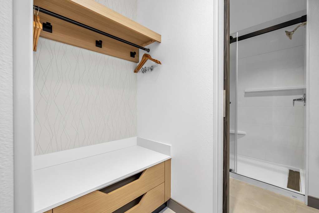 La Quinta Inn & Suites by Wyndham San Jose Airport Downtown - photo 42