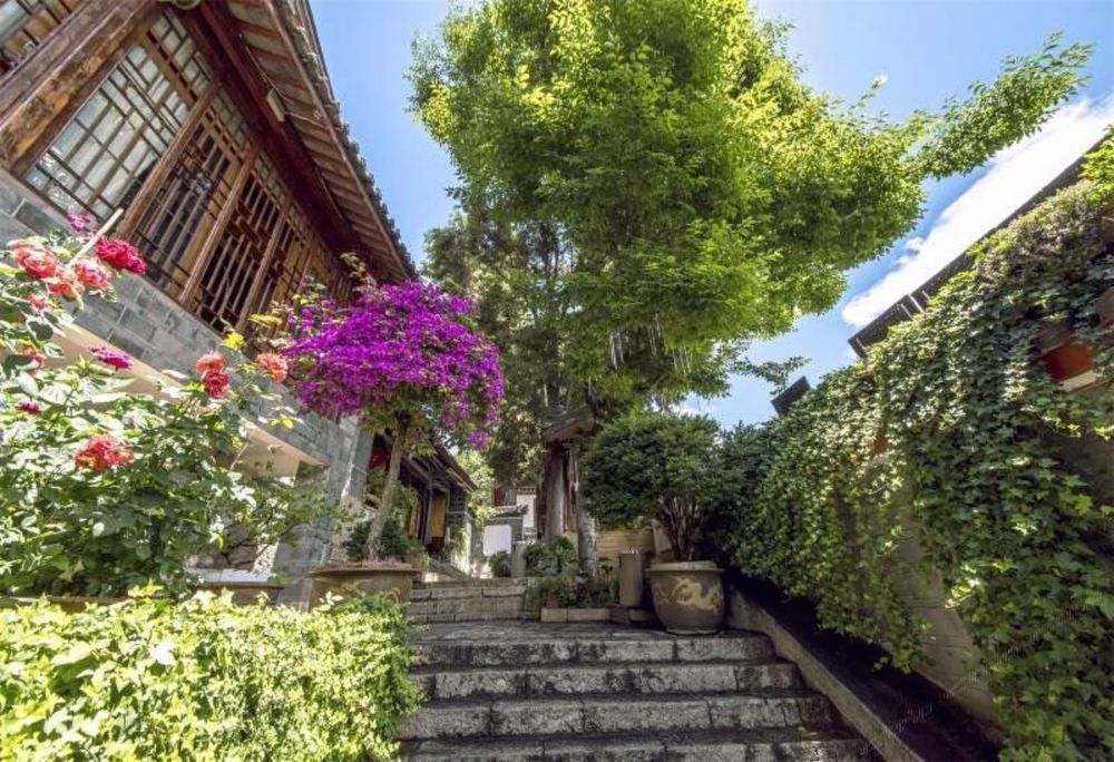 Lijiang Qianxuelou Hotel — 4-Star Luxury Hotel in Lijiang, People's Republic of China