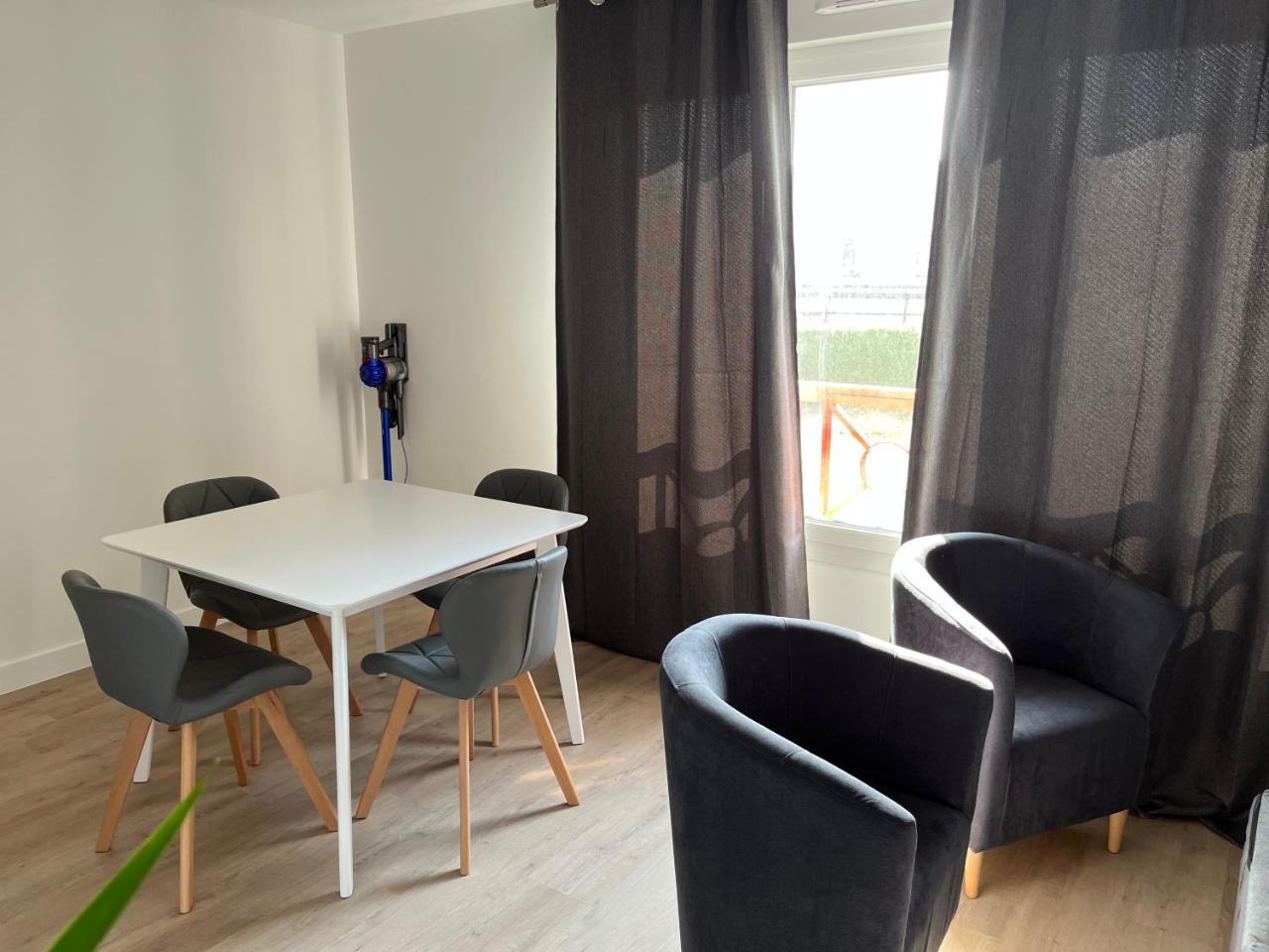 Appartement Tout Confort — 4-Star Luxury Hotel in Brehal, France