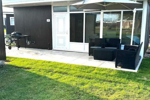 Beautiful Chalet 18 Cordova Selsey Country Club — 4-Star Luxury Hotel in Selsey, United Kingdom