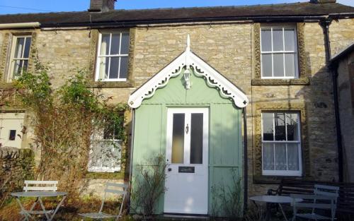 Cherry Cottage Youlgrave Nr Bakewell — 4-Star Luxury Hotel in Youlgreave, United Kingdom