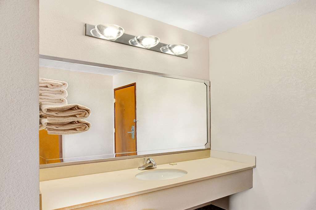 Super 8 by Wyndham West Memphis - photo 10