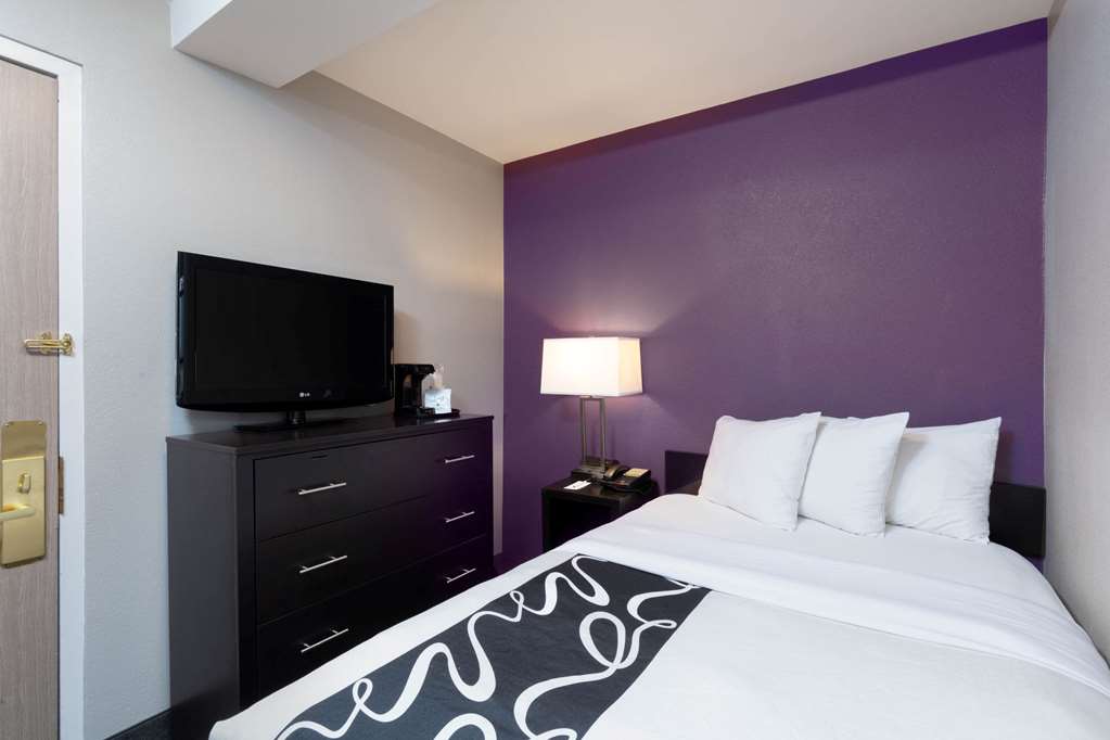 La Quinta Inn & Suites by Wyndham New York City Central Park - photo 15