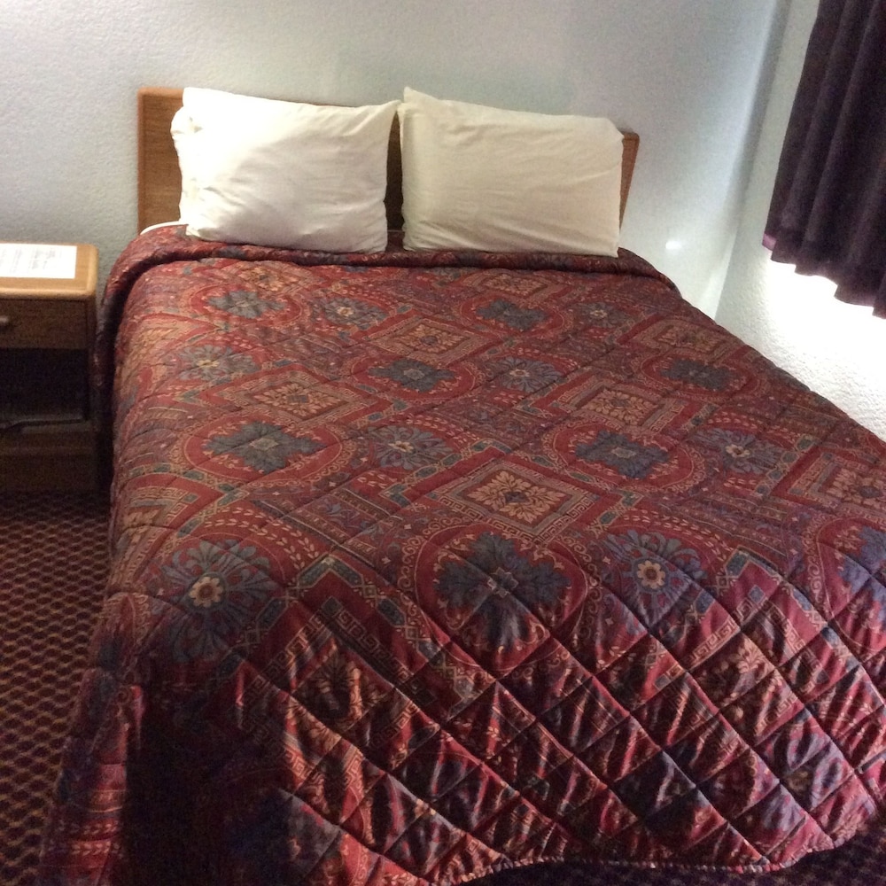 Regency Inn Comanche - photo 8