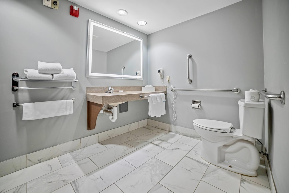 AmericInn by Wyndham Beloit - photo 24