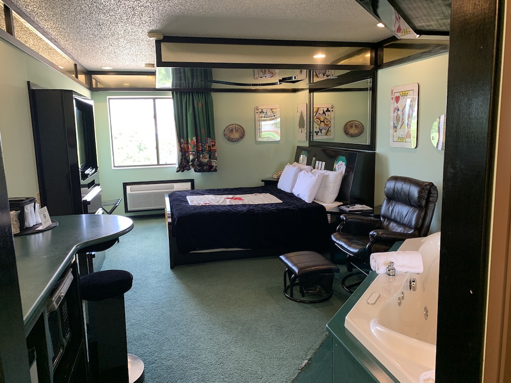 Designer Inn & Suites - photo 10