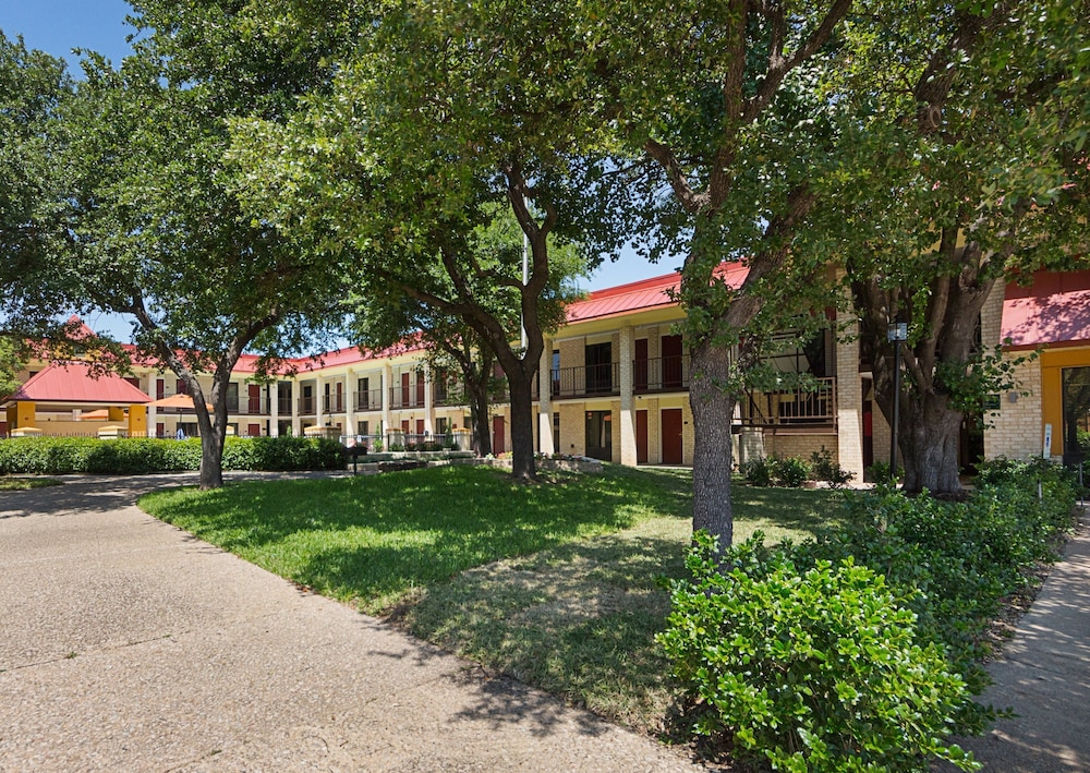 Red Roof Inn PLUS Dallas Addison - photo 37