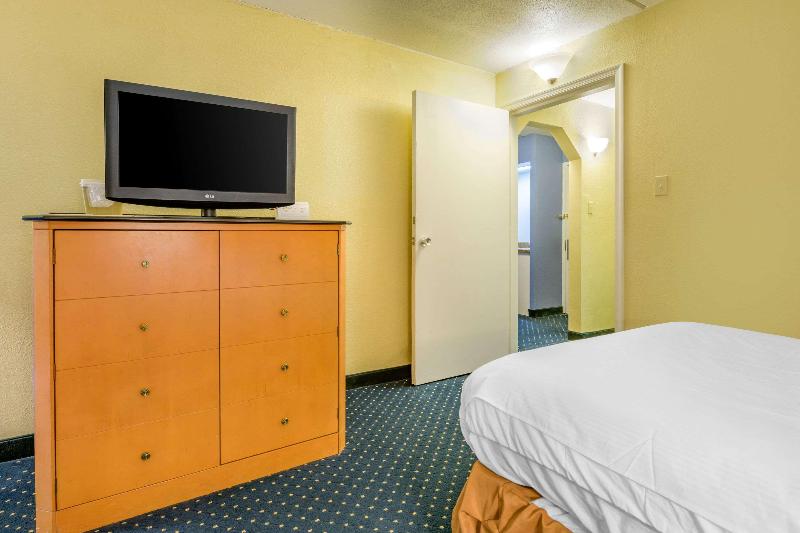 Inn At Lebanon - photo 17