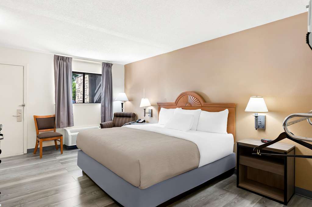 Quality Inn Middleburg Heights near Cleveland Airport - photo 10