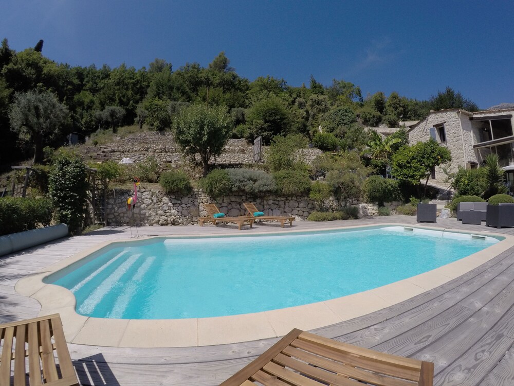 Domaine Les Deux Roches — Le Bar Sur Loup