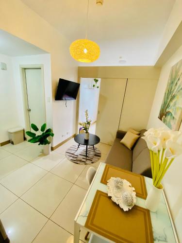 Luxury Two Bedroom With Balcony In South Residence Of Las Pinas — 4-Star Luxury Hotel in Manila, Philippines