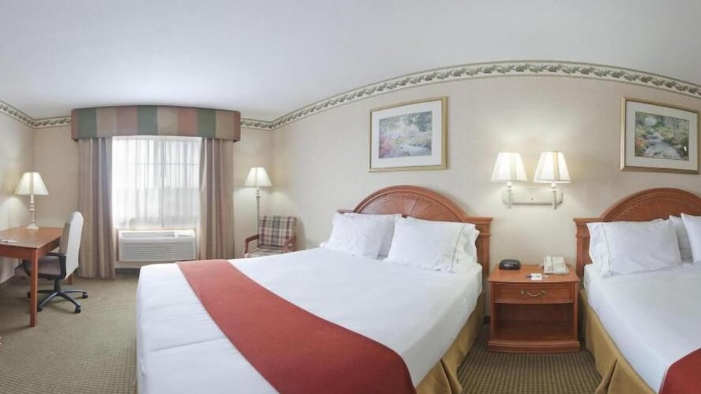 Holiday Inn Express Hotel & Suites Defiance by IHG - photo 4