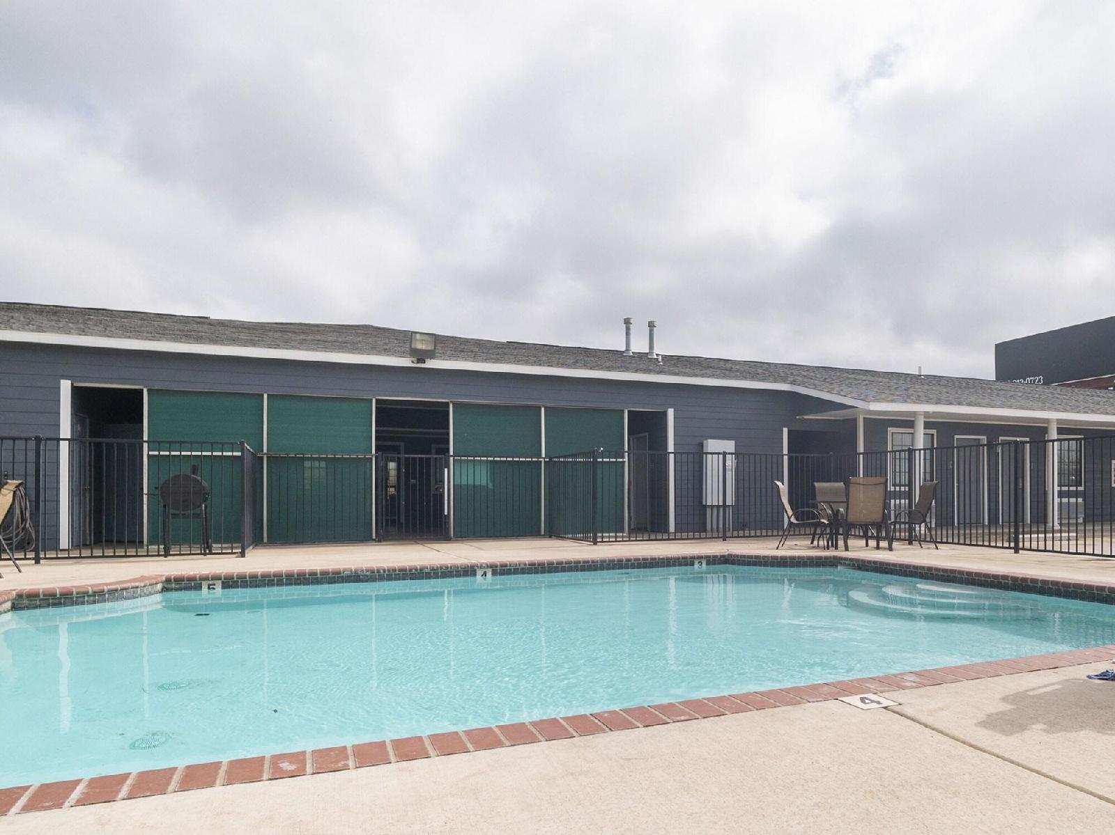 Oyo Hotel Pearsall I 35 West - photo 8