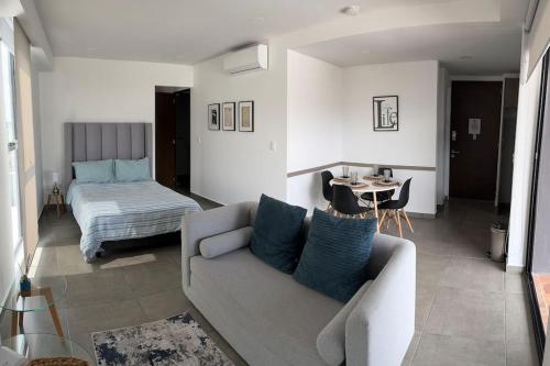 Amazing Loft Plaza Mayor Zone AC Wifi CoWorking — 4-Star Luxury Hotel in Miravalle, Mexico