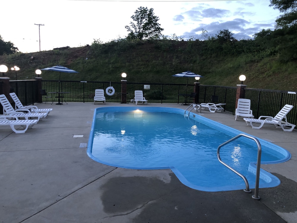 The Tompkinsville Inn - photo 23