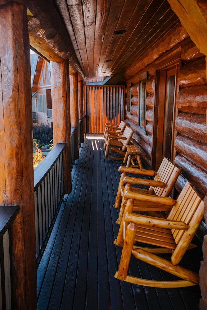 Sakura Ridge Farm & Lodge — 4-Star Luxury Hotel in Hood River, United States