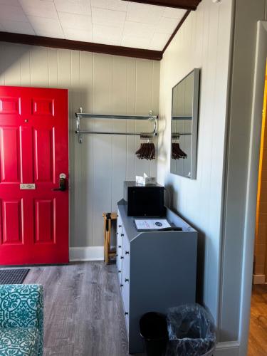 Claddagh Motel & Suites - photo 85