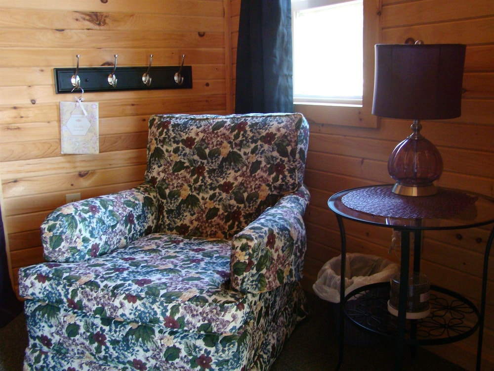 Bay Leaf Cottages & Bistro - photo 35