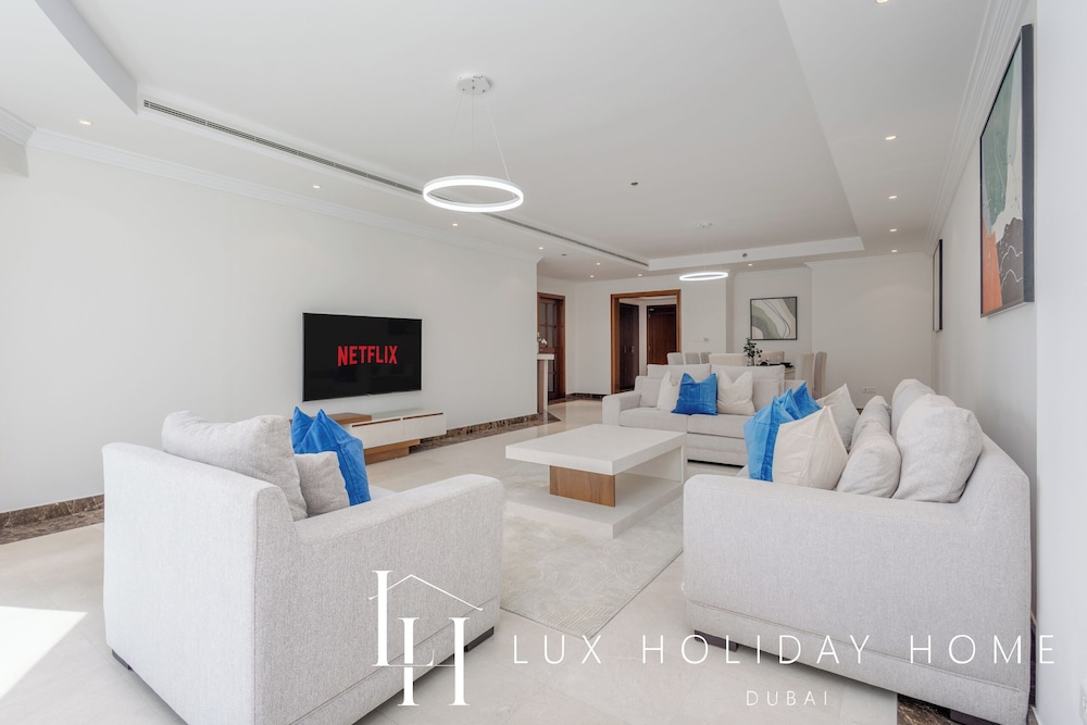 LUX The Al Seef Marina Suite 2 — 4-Star Luxury Hotel in Dubai, United Arab Emirates