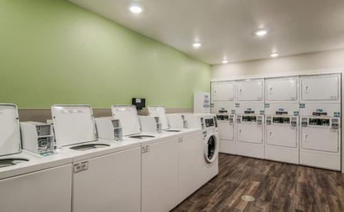 Woodspring Suites Denver Commerce City - photo 6