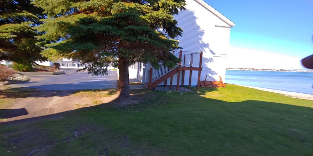 Sunrise Beach Motel - photo 20