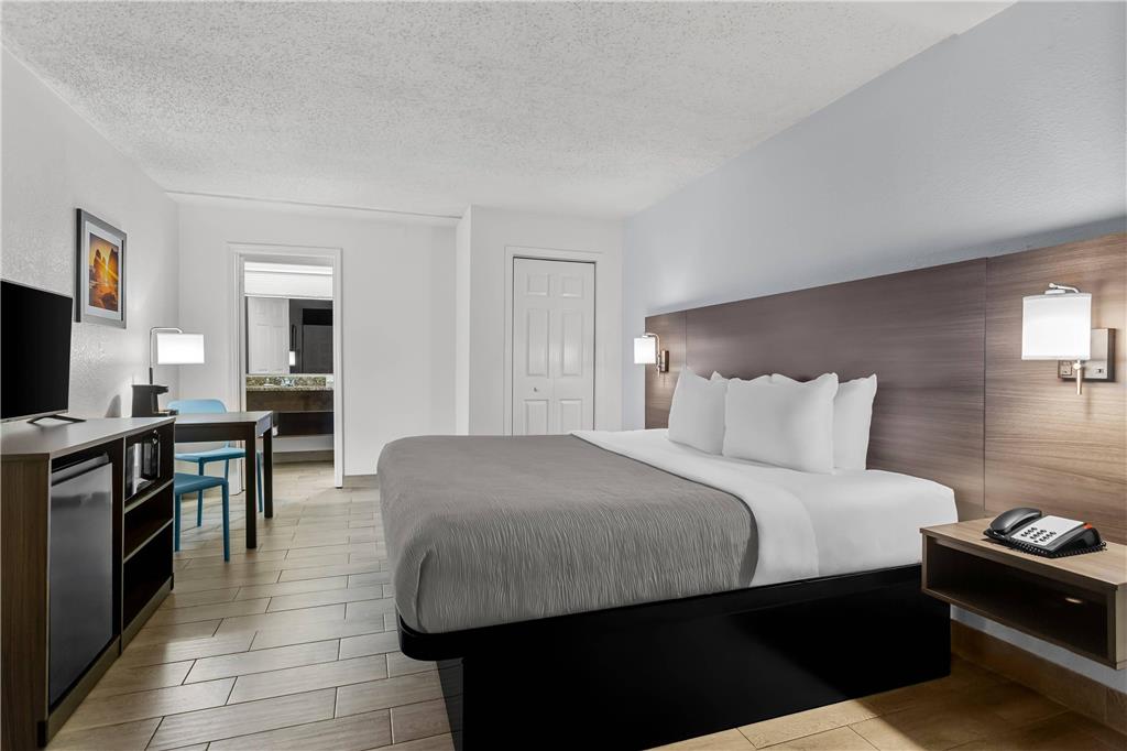 Quality Inn & Suites at Tropicana Field - photo 27