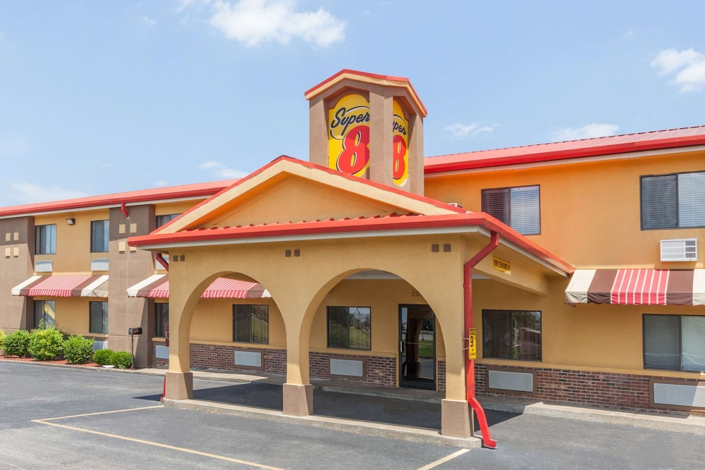 Super 8 by Wyndham Bowling Green South - photo 15
