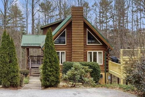 The Dream Road Escape Cabin and Hot Tub — 4-Star Luxury Hotel in Hendersonville, United States