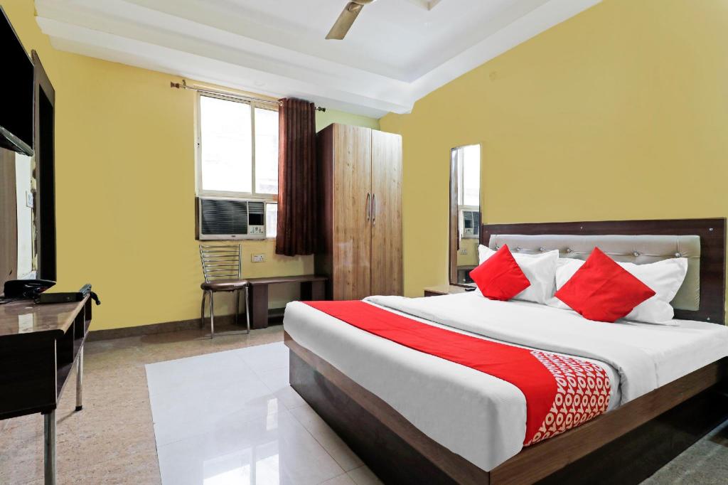 OYO 82518 hotel Royal in in Gwalior, India