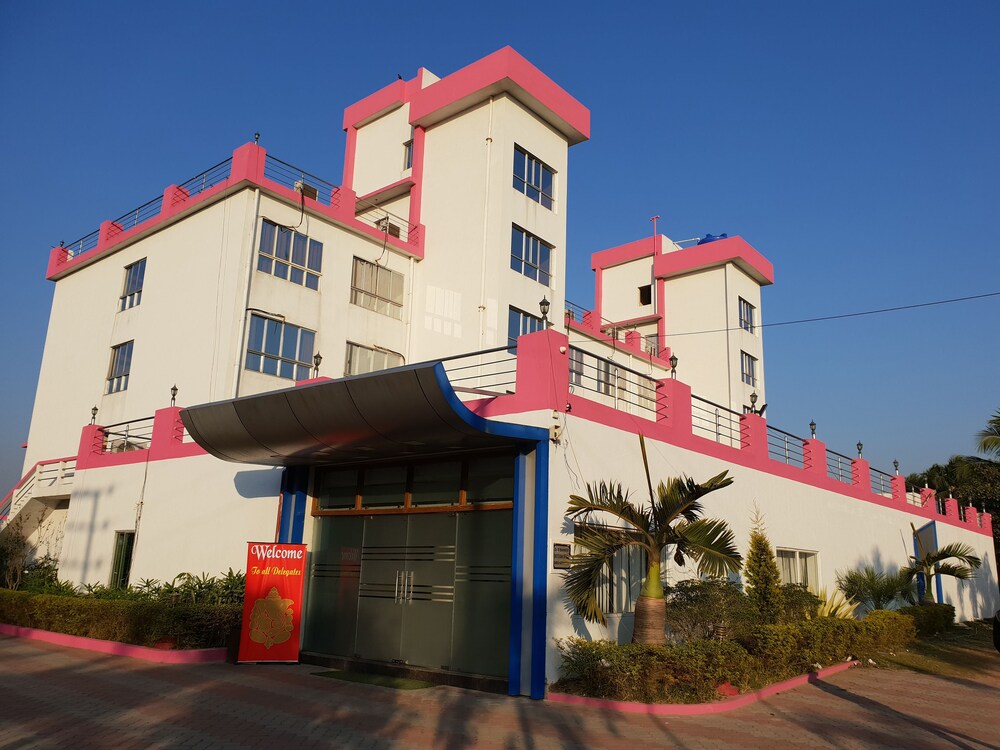 OYO 28336 Hotel Girish — hotel in Diamond Harbour