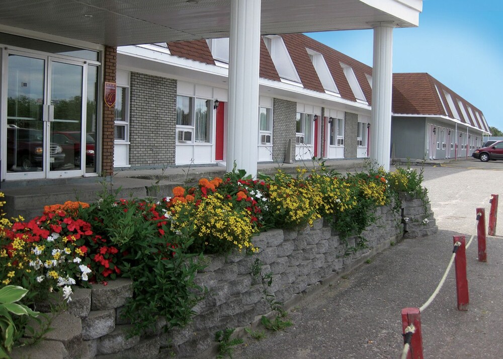 H tel Matagami - carbon neutral hotel in Matagami