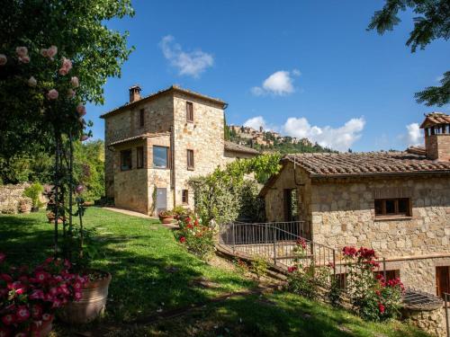 Rustic Villa with Private Pool near Montepulciano — 4-Star Luxury Hotel in Montepulciano, Italy