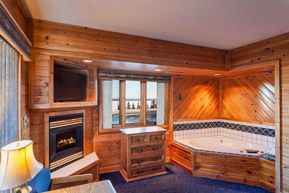 Voyageur Lakewalk Inn - photo 18