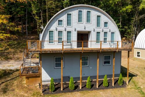 Spacious Family Retreat North Nashville Perfect Blend of Comfort & Nashville Vibes in Goodlettsville, United States