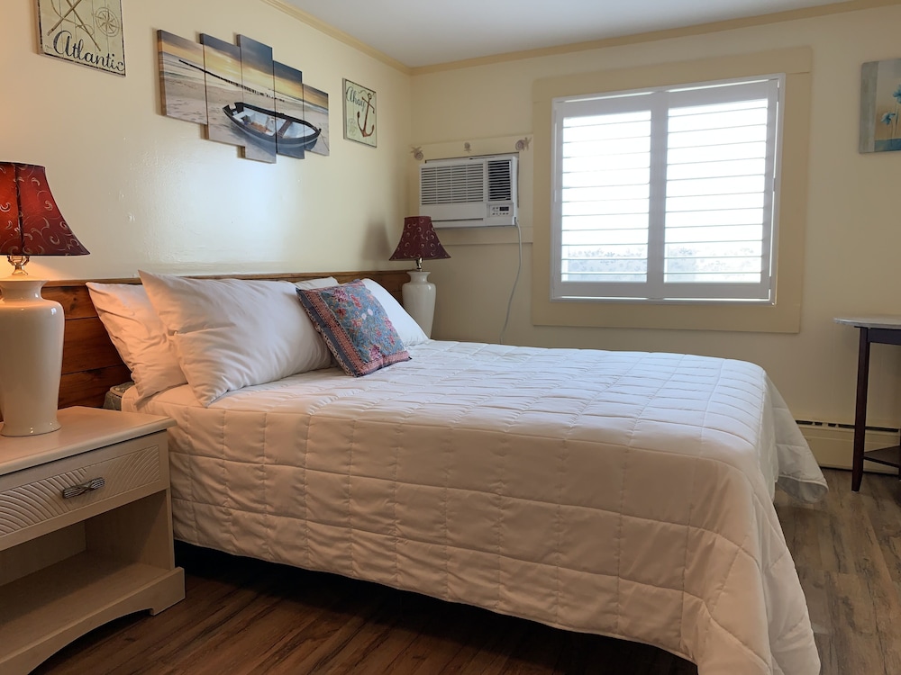 Vineyard Harbor Motel Private Beach - photo 44