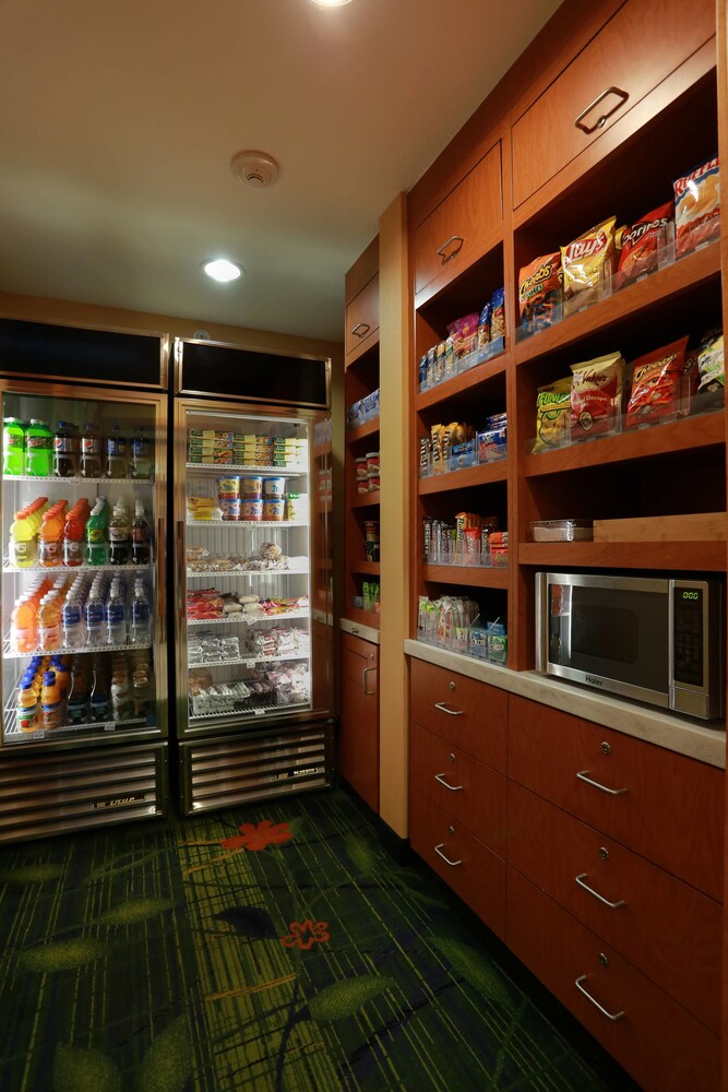 Fairfield Inn and Suites by Marriott Marion - photo 2