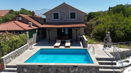 Apartments Kovinic — 4-Star Luxury Hotel in Tivat, Montenegro