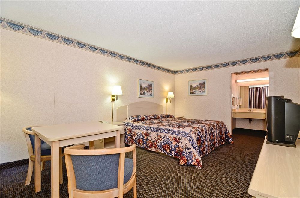 Americas Best Value Inn Sanford - photo 10
