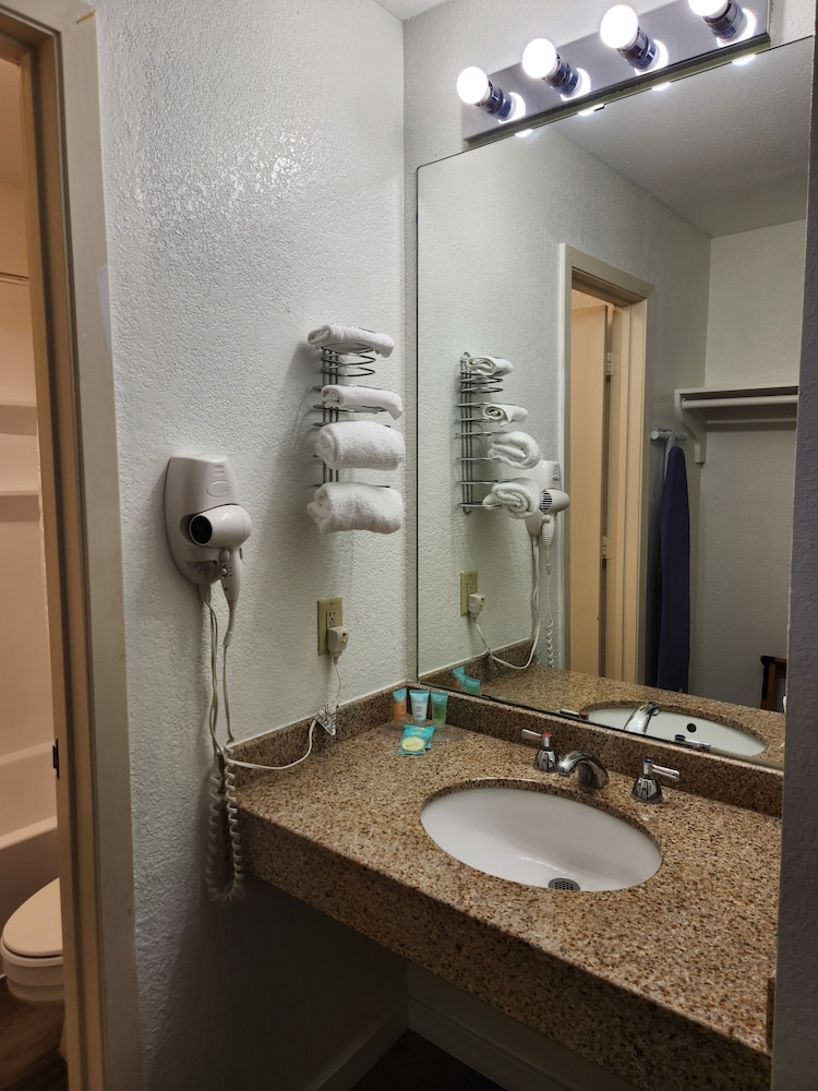 Inn at The Waterpark - photo 21