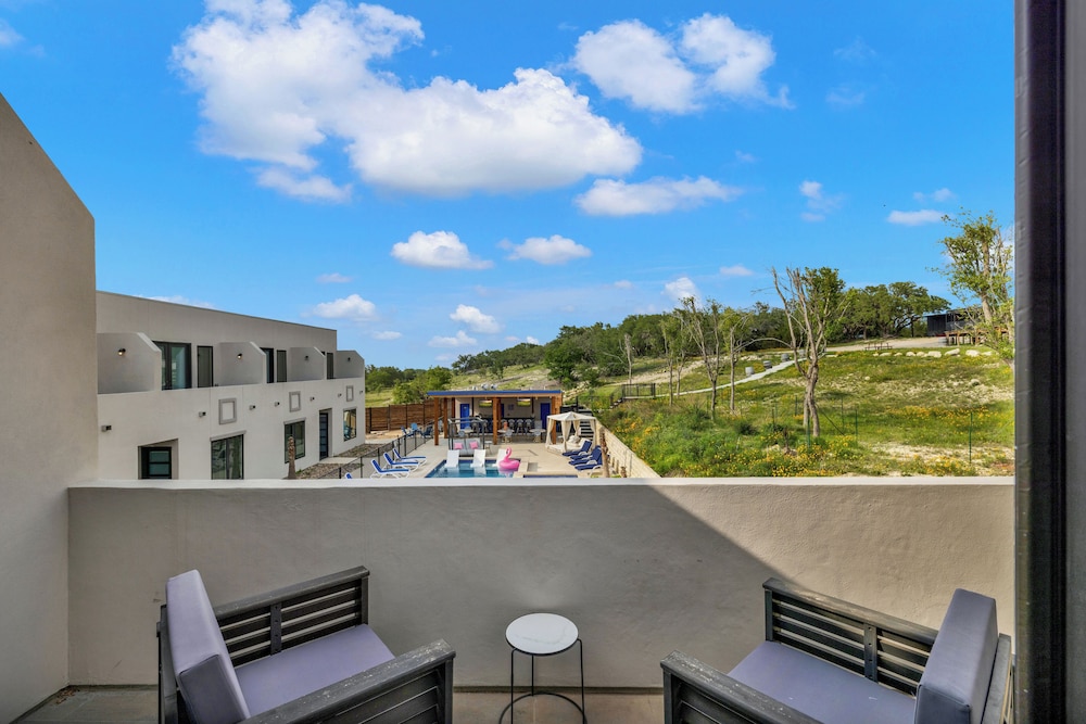 The Bentley Hotel Audrey Hepburn Suite Pool View - photo 33